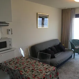 Prachtige Met Frontaal Zeezicht En Terras 4 Pers. Appartement Ostende